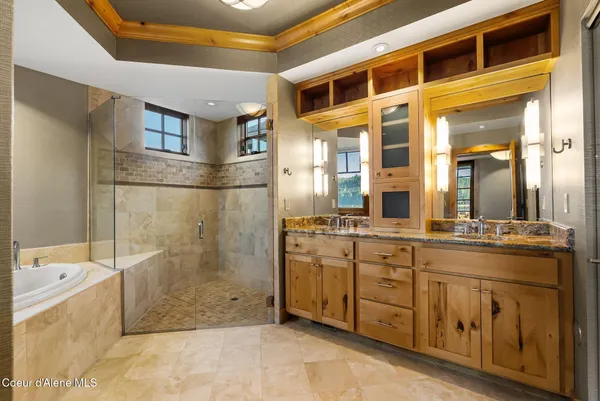 $995,000 | 651 Dover Bay Parkway, Unit 102, Dover, ID 83825