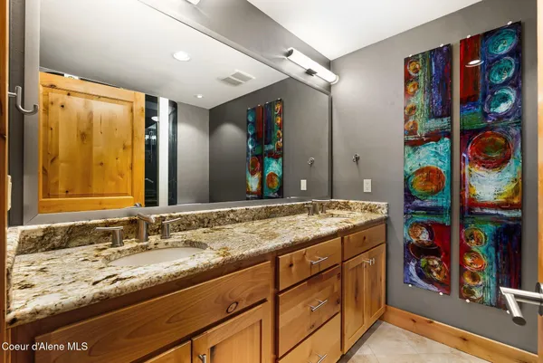 $995,000 | 651 Dover Bay Parkway, Unit 102, Dover, ID 83825