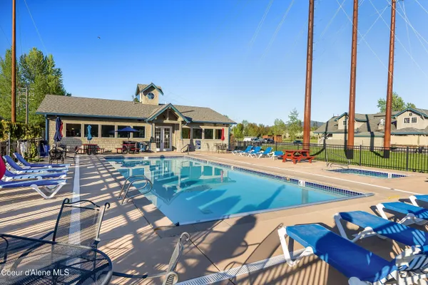 $995,000 | 651 Dover Bay Parkway, Unit 102, Dover, ID 83825