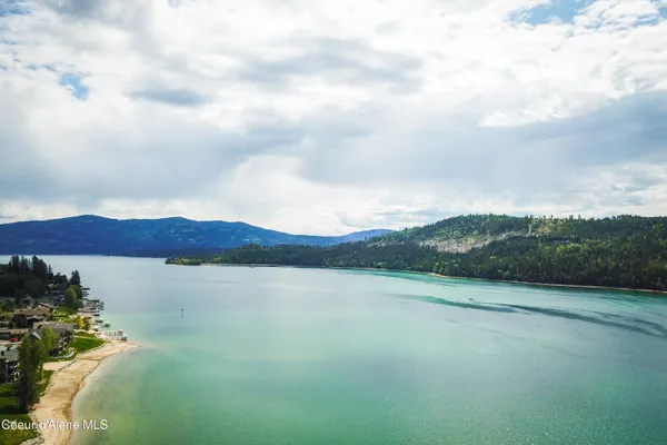 $995,000 | 651 Dover Bay Parkway, Unit 102, Dover, ID 83825