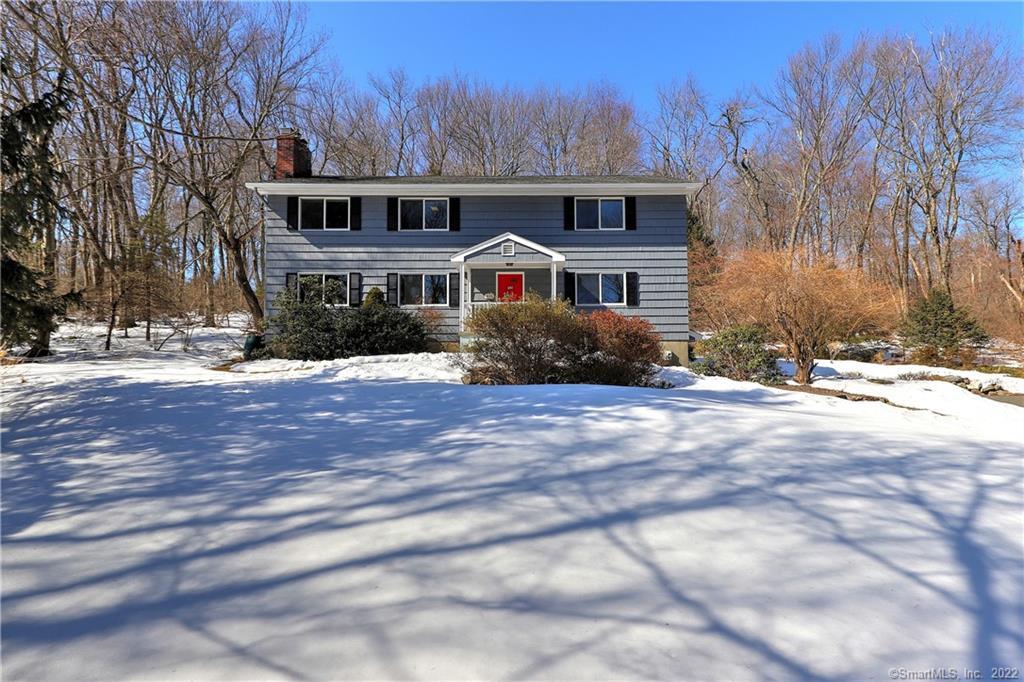 Pretty as a picture! High quality construction, spacious, open floor plan, generously proportioned spaces, light and BRIGHT!