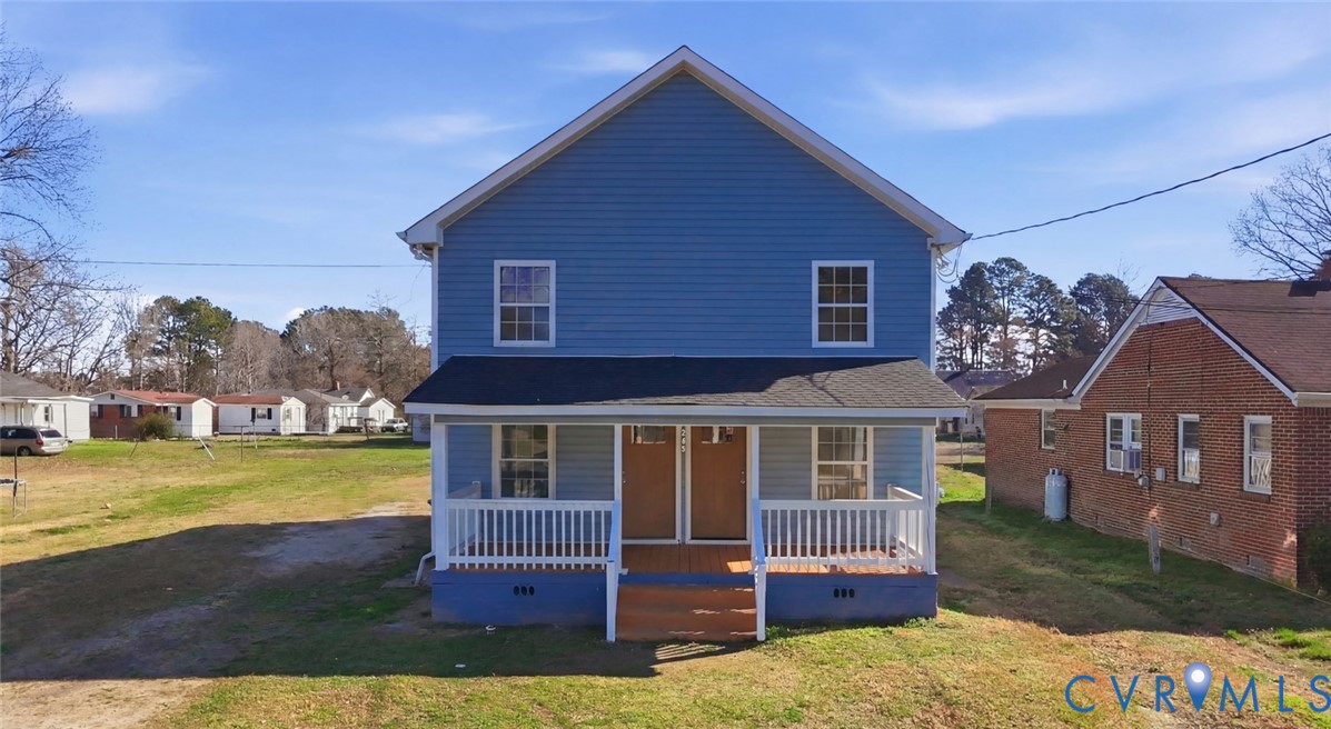 a view of a house with a yard