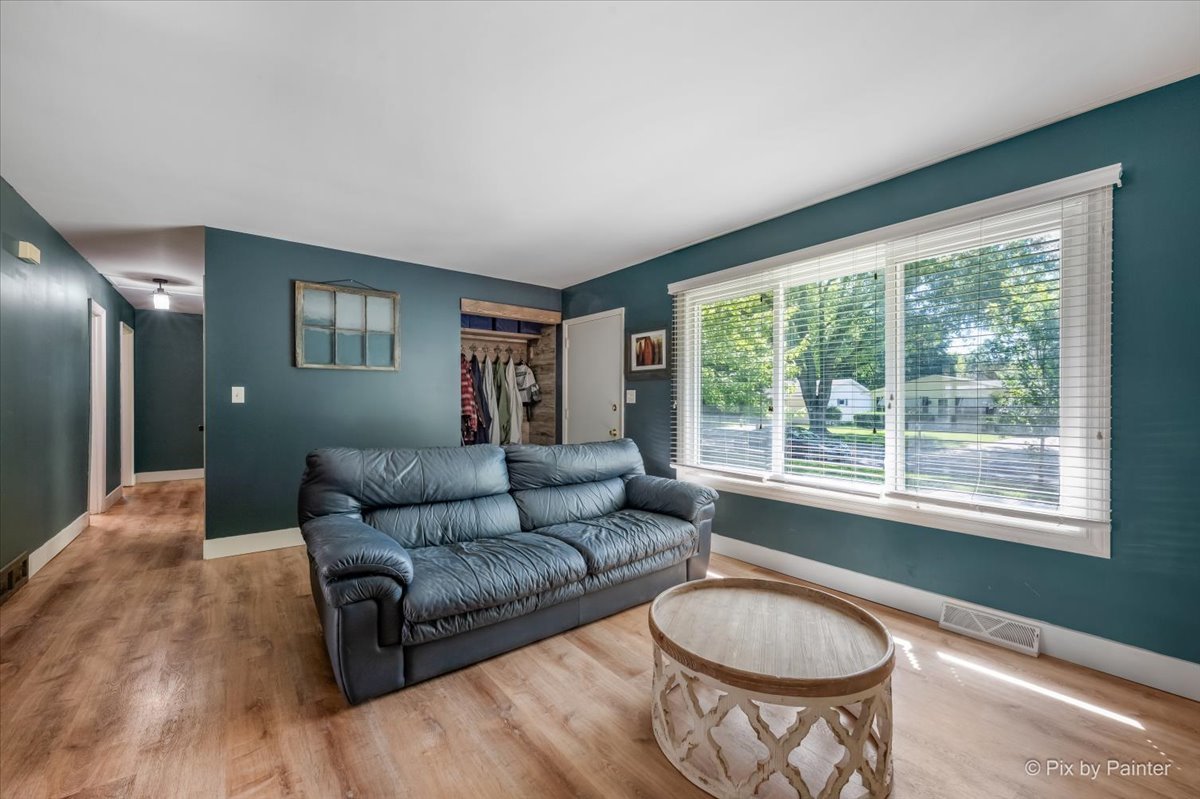1820 Forrest Boulevard St. Charles, IL 60174 - Photo 2 of 30