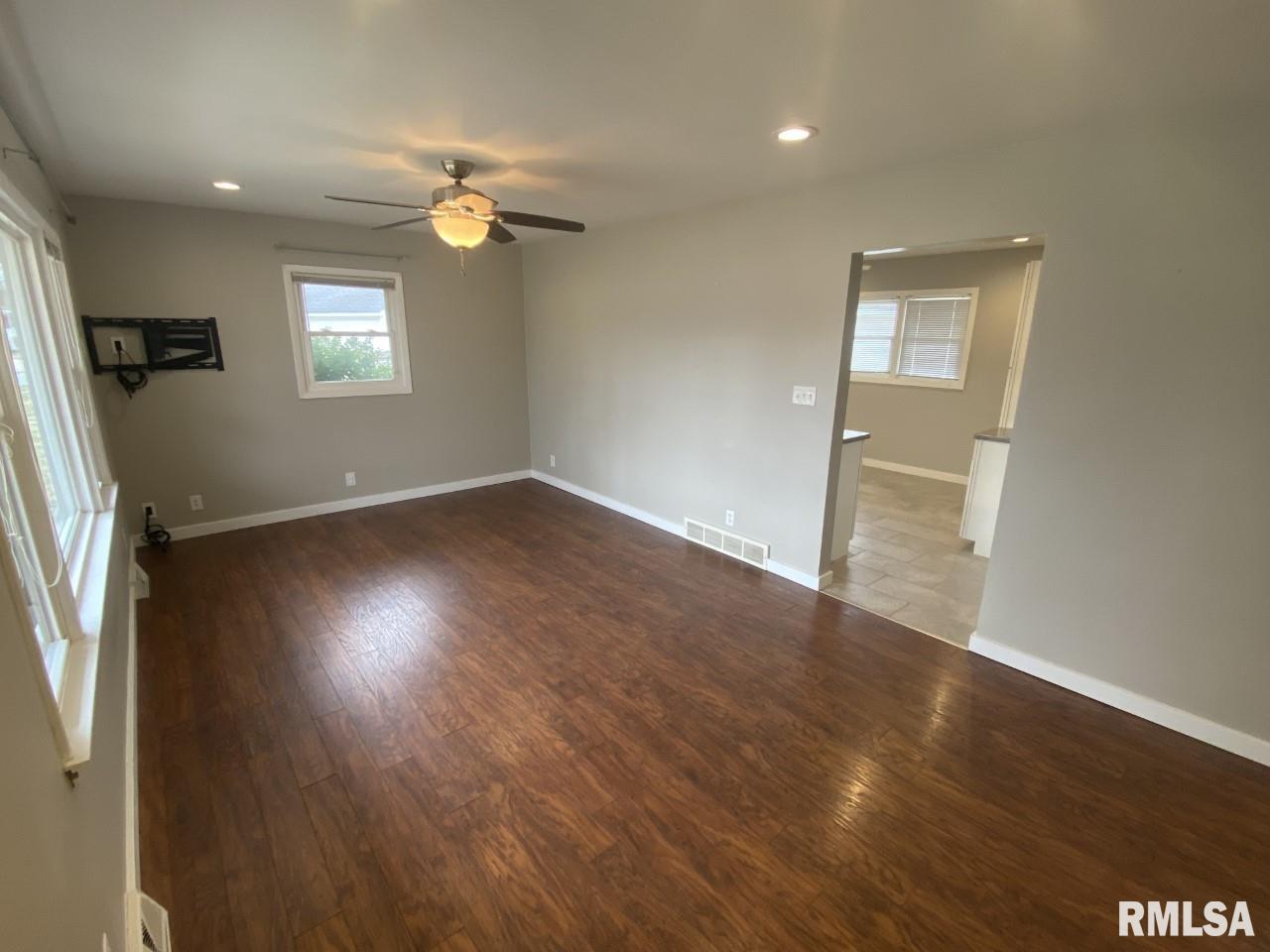 2303 Eastview Drive Springfield, IL 62702 - Photo 3 of 13 Gallery Image 3