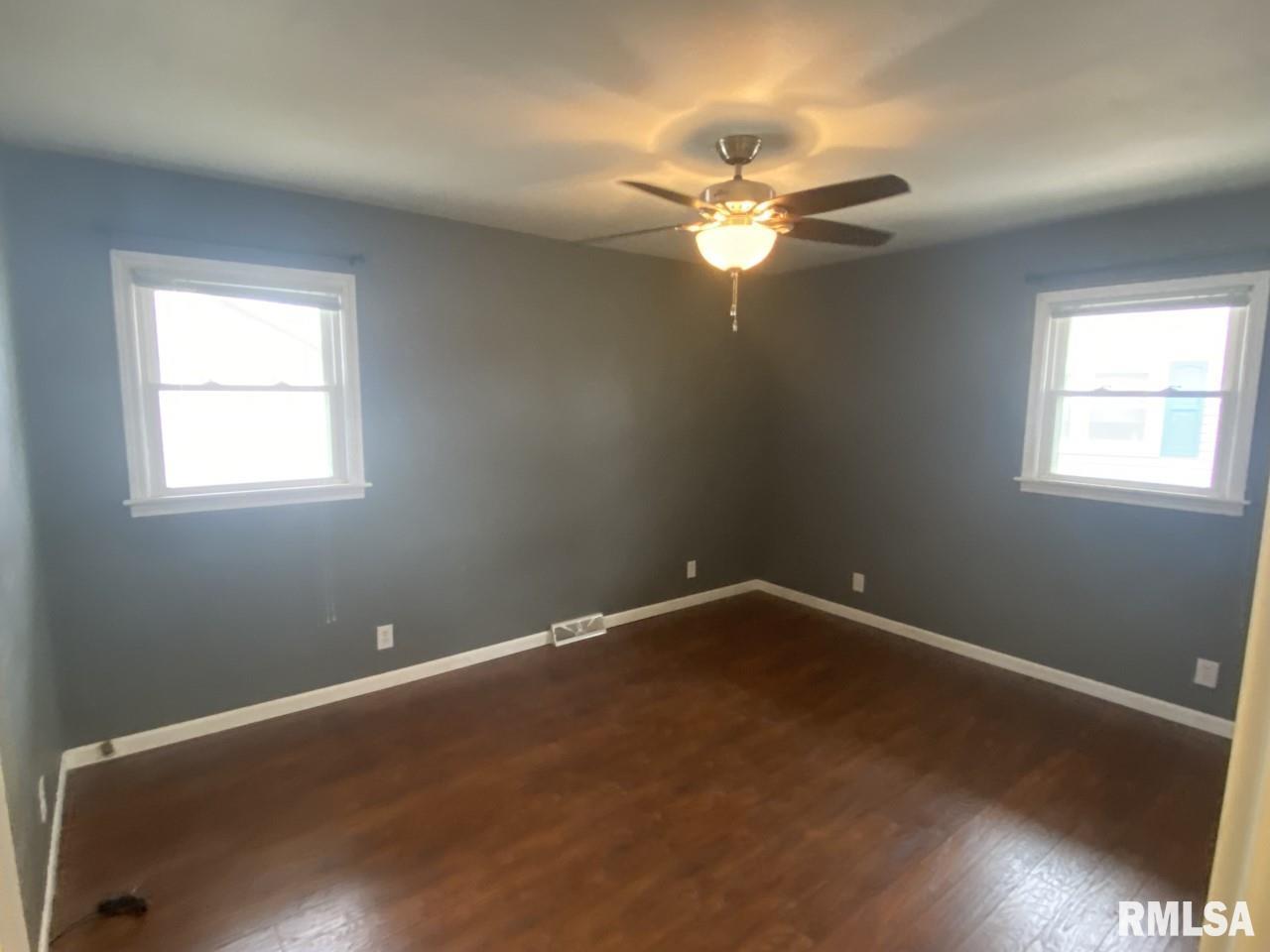 2303 Eastview Drive Springfield, IL 62702 - Photo 5 of 13 Gallery Image 5