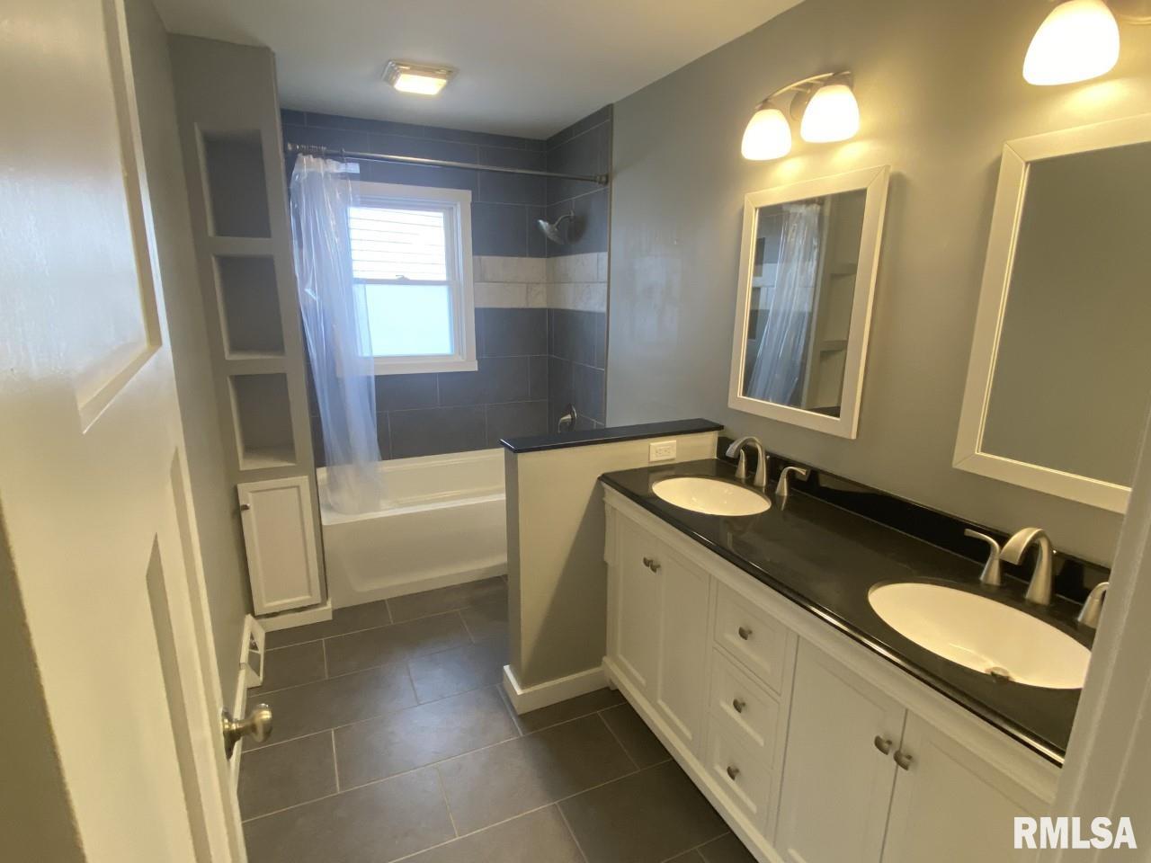 2303 Eastview Drive Springfield, IL 62702 - Photo 6 of 13 Gallery Image 6