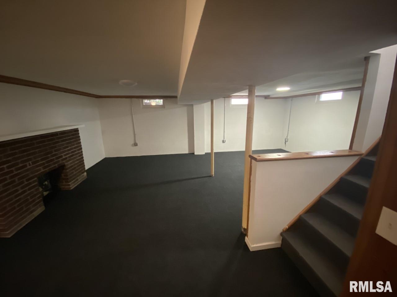 2303 Eastview Drive Springfield, IL 62702 - Photo 10 of 13 Gallery Image 10