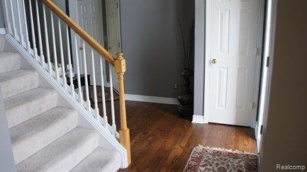 464 Otter Run Road Holly, MI 48442 - Photo 2 of 23 Entry