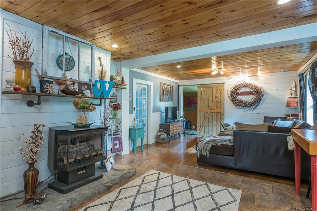 140 Mockingbird Road Swannanoa, NC 28778 - Photo 8 of 41 Gallery Image 8