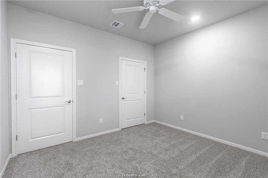 1326 Prairie Drive, Unit 623 Bryan, TX 77803 - Photo 18 of 21 an empty room with a ceiling fan and a window