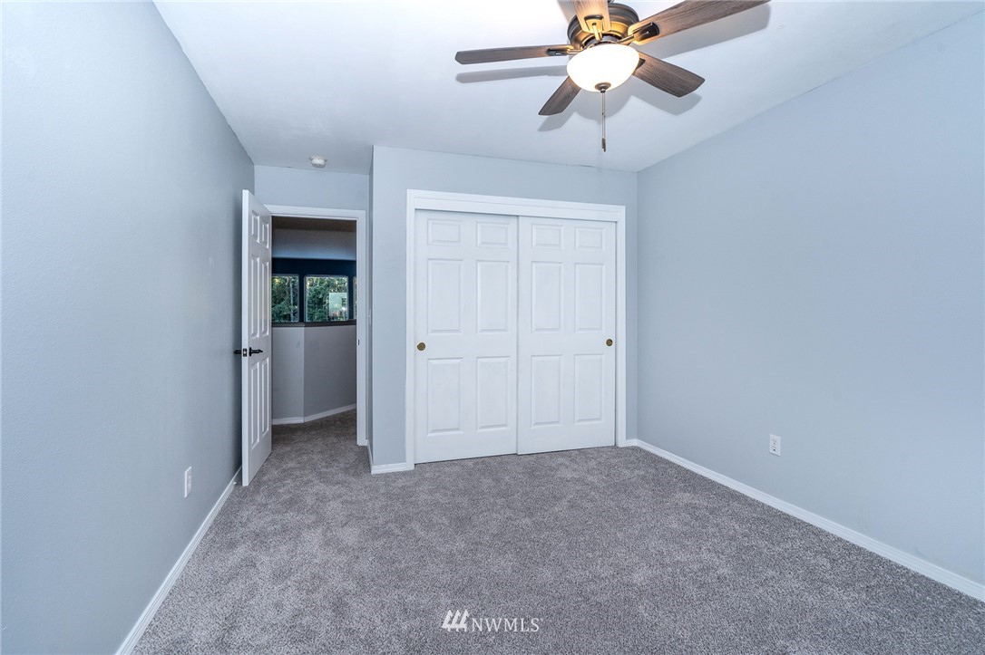 222 Crego Ridge Road Chehalis, WA 98532 - Photo 33 of 40 an empty room with closet and a chandelier fan