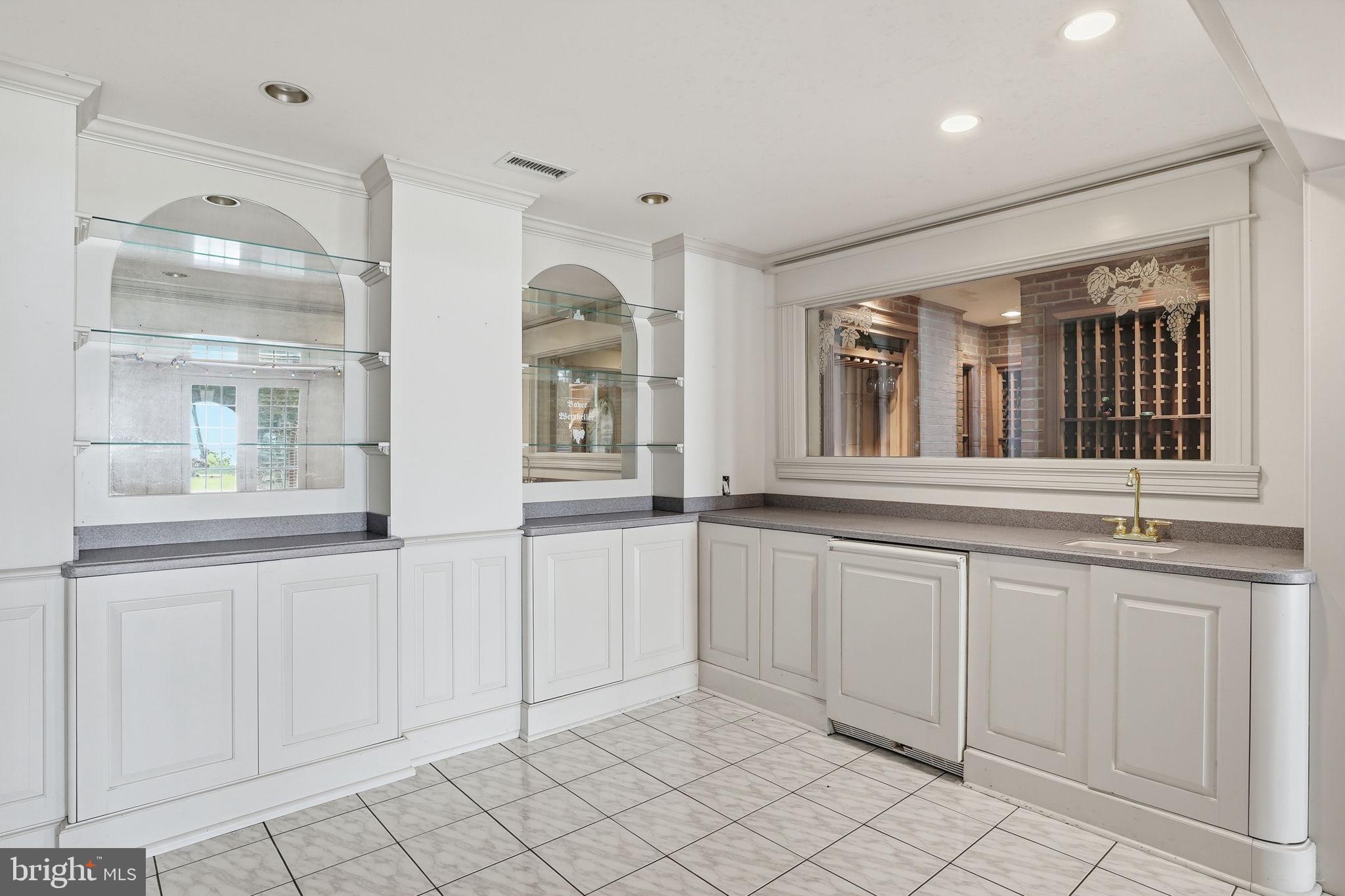 2562 Carrollton Road Annapolis, MD 21403 - Photo 41 of 54 Lower level wet bar
