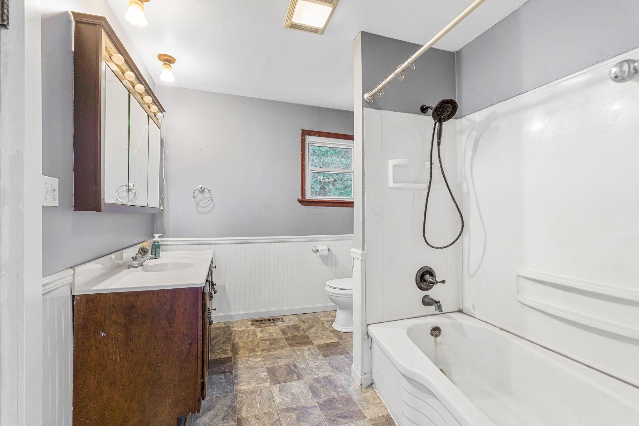 9900 Windfall Road La Rue, OH 43332 - Photo 9 of 28 9900 windfall rd (Interior)-20