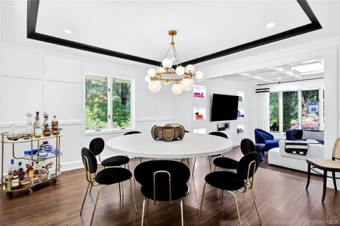$1,899,000 | 16 Cherrywood Lane, Port Washington, NY 11050