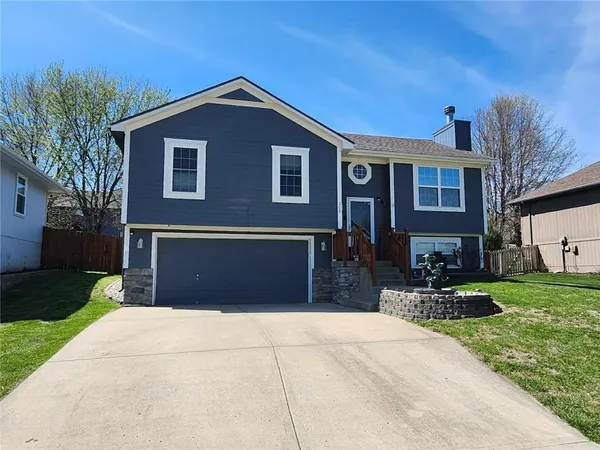 $358,000 | 208 Hampton Drive, Smithville, MO 64089