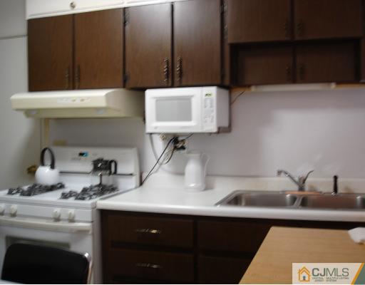 93 South Pennington Road New Brunswick, NJ 08901 - Photo 4 of 10 Gallery Image 4