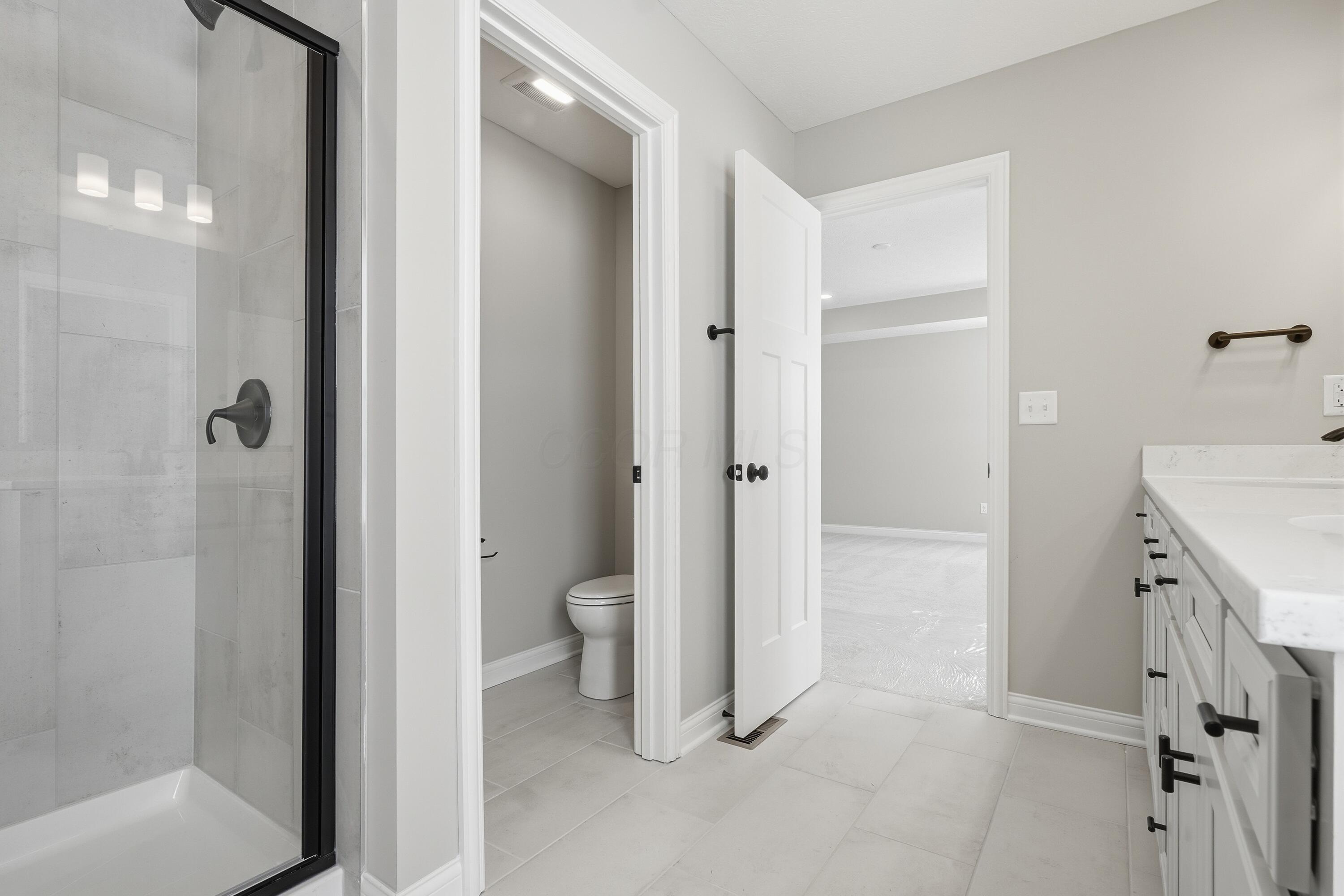 3035 Brian Way Delaware, OH 43015 - Photo 41 of 47 Owner's Bathroom