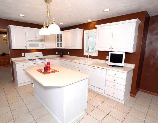 103 Renaissance Drive Irwin, PA 15642 - Photo 3 of 8 Gallery Image 3