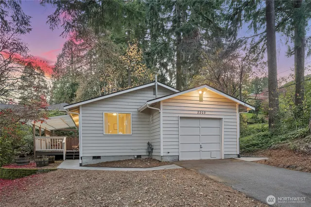 a view of a house with a yard and garage
