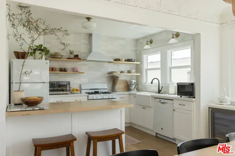 $649,000 | 1640 South Gramercy Place, Los Angeles, CA 90019