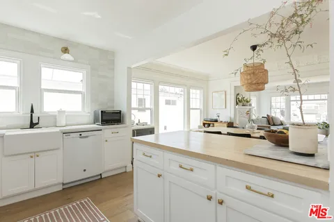 $649,000 | 1640 South Gramercy Place, Los Angeles, CA 90019