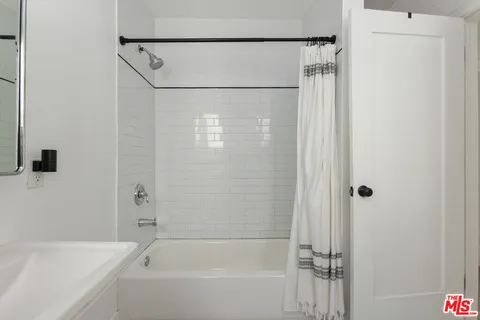 $649,000 | 1640 South Gramercy Place, Los Angeles, CA 90019