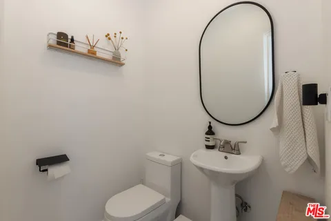 $649,000 | 1640 South Gramercy Place, Los Angeles, CA 90019