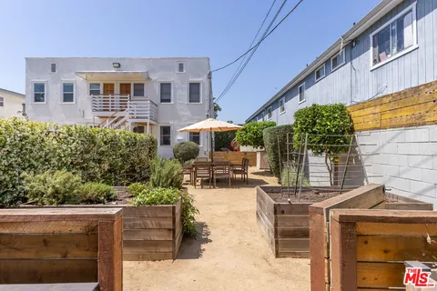 $649,000 | 1640 South Gramercy Place, Los Angeles, CA 90019