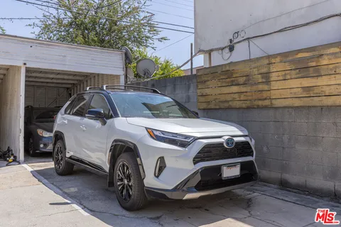 $649,000 | 1640 South Gramercy Place, Los Angeles, CA 90019