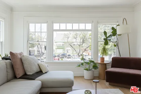 $649,000 | 1640 South Gramercy Place, Los Angeles, CA 90019