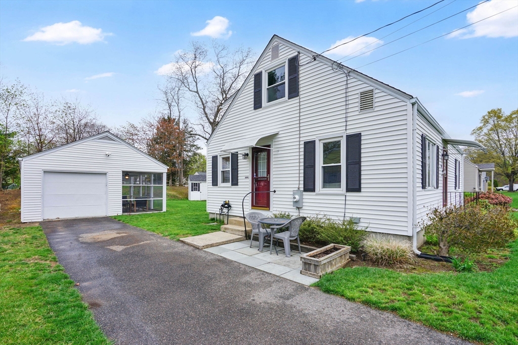 106 Maebeth Street Springfield, MA 01119 - Photo 3 of 28