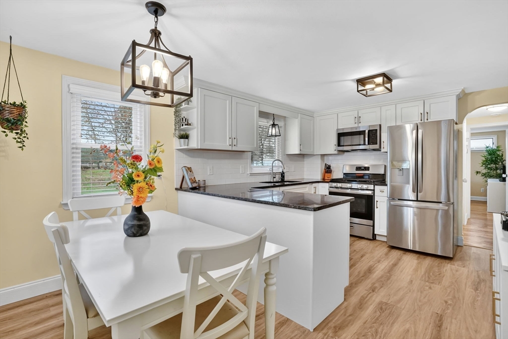 106 Maebeth Street Springfield, MA 01119 - Photo 8 of 28