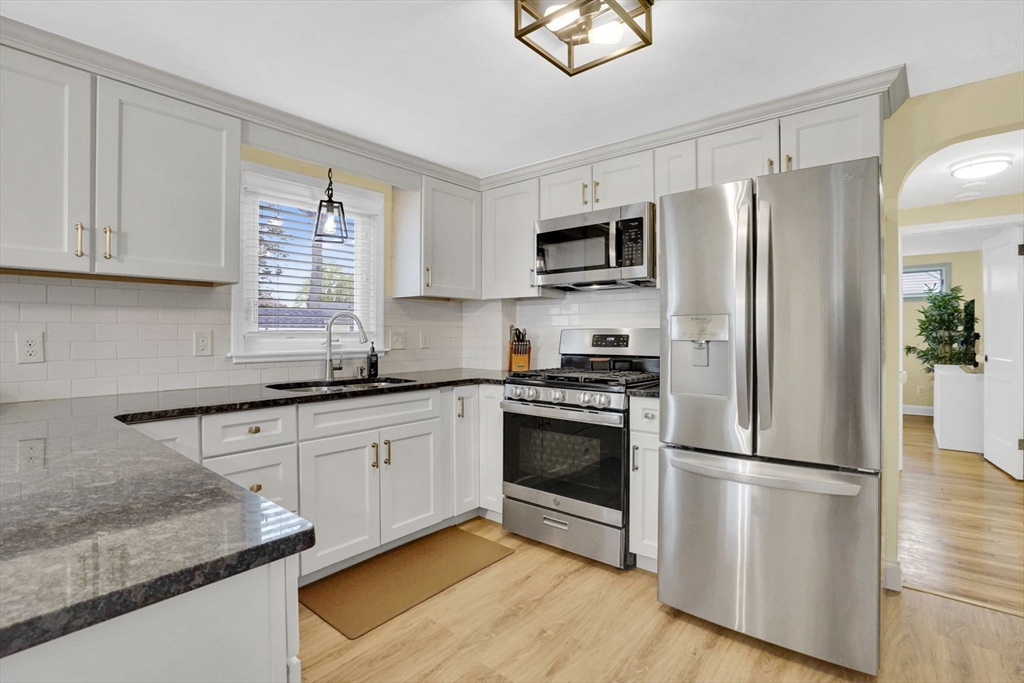 106 Maebeth Street Springfield, MA 01119 - Photo 10 of 28
