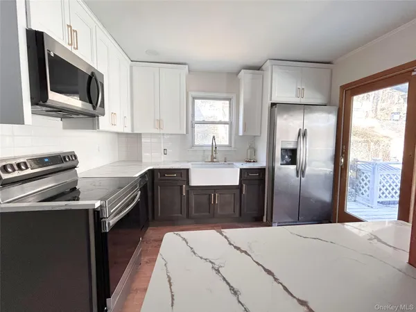 $3,800 | 451 East Main Street, Jefferson Valley, NY 10535