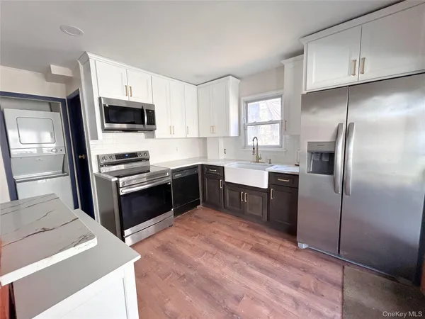 $3,800 | 451 East Main Street, Jefferson Valley, NY 10535