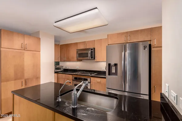 $595,000 | 4808 North 24th Street, Unit 204, Phoenix, AZ 85016