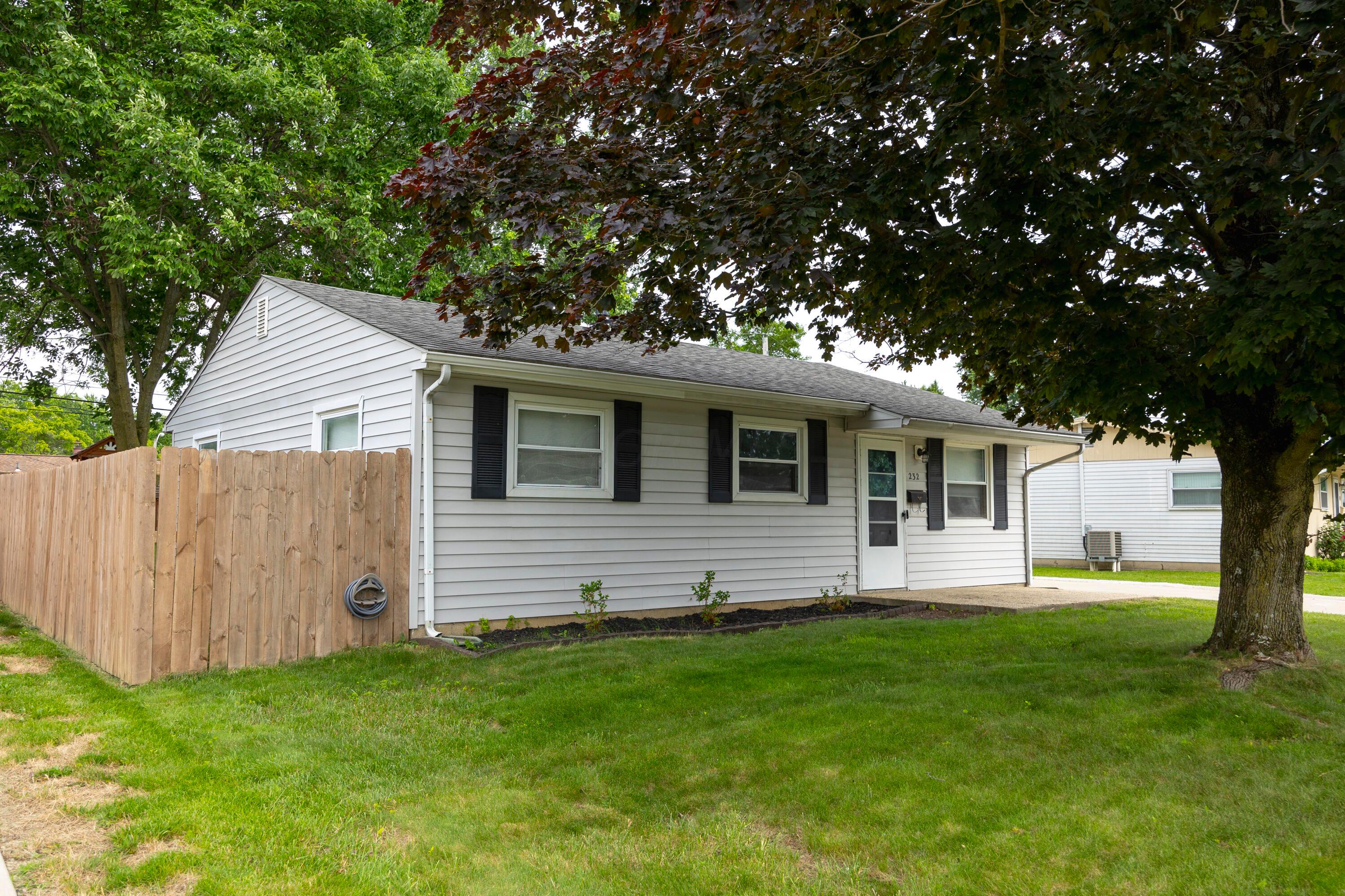 232 Redmond Road Columbus, OH 43228 - Photo 27 of 53 Front Yard