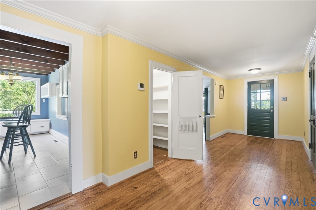 2297 Indian Oak Road Crewe, VA 23930 - Photo 14 of 53 a view of a livingroom with wooden floor
