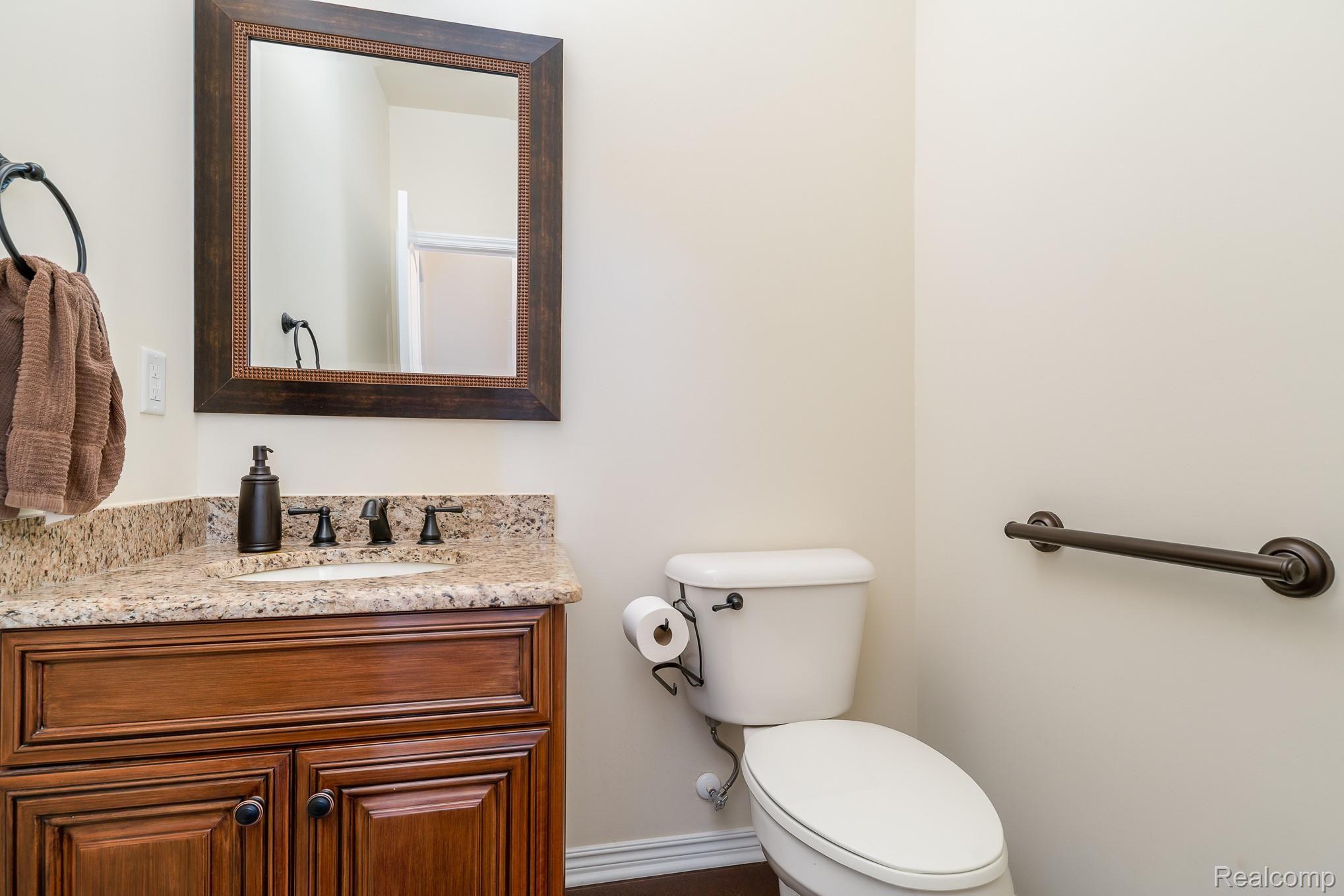 3962 Somerset Circle Rochester, MI 48309 - Photo 28 of 36 1/2 bathroom