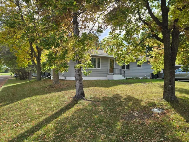 $274,900 | 416 South Street, Paynesville, MN 56362