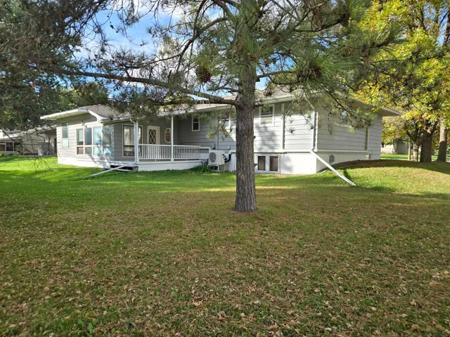 $274,900 | 416 South Street, Paynesville, MN 56362