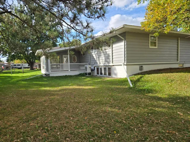 $274,900 | 416 South Street, Paynesville, MN 56362