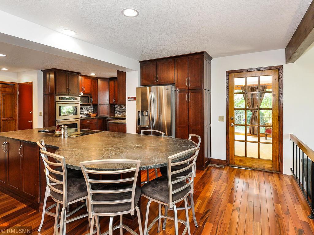 3721 Overlook Drive Bloomington, MN 55431 - Photo 11 of 57