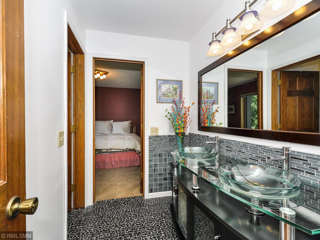 3721 Overlook Drive Bloomington, MN 55431 - Photo 33 of 57