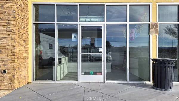 $4,000 | 14920 Main Street, Unit 2, Hesperia, CA 92345