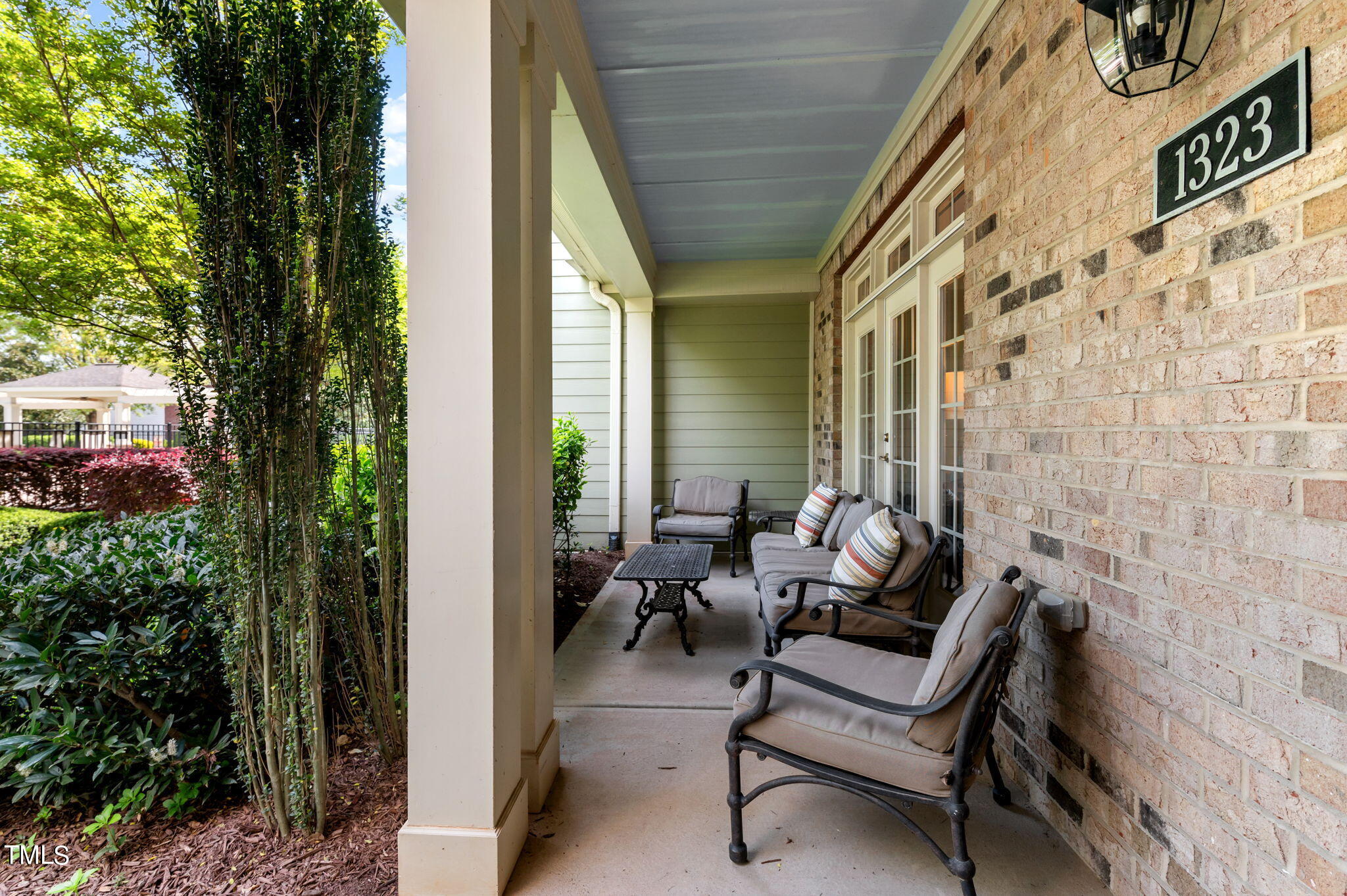 1323 Rembrandt Circle Raleigh, NC 27607 - Photo 5 of 38 22-web-or-mls-DSC_2340