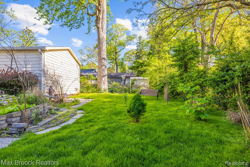 1449 Rosedale Avenue Sylvan Lake, MI 48320 - Photo 31 of 38