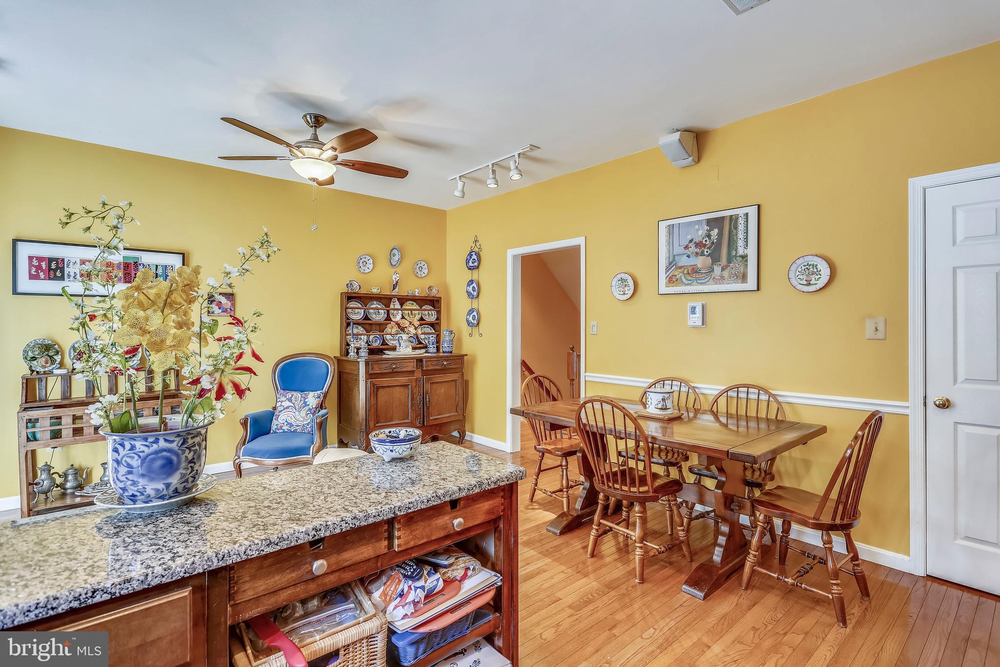 477 Tschiffely Square Road Gaithersburg, MD 20878 - Photo 11 of 40 Kitchen and dining area