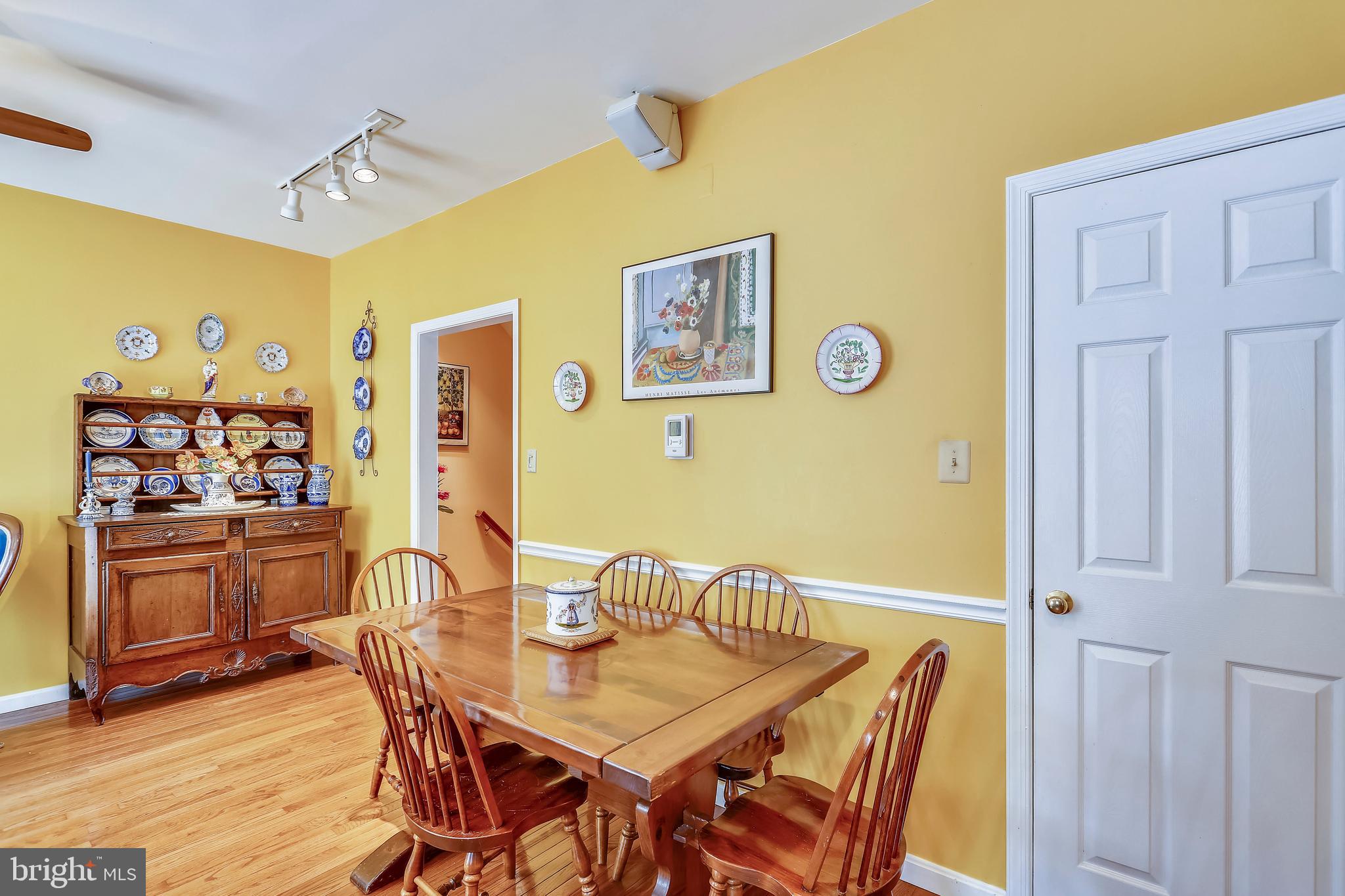 477 Tschiffely Square Road Gaithersburg, MD 20878 - Photo 13 of 40 Dining area