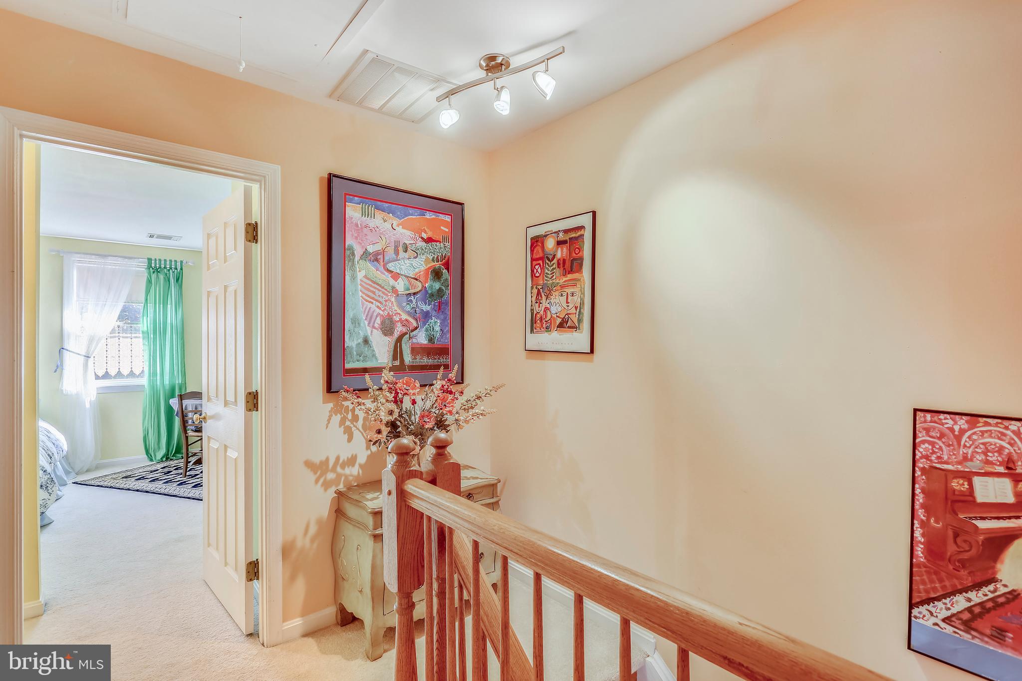 477 Tschiffely Square Road Gaithersburg, MD 20878 - Photo 24 of 40 Upper level hallway